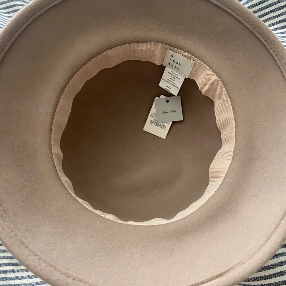 NWT tan felt hat with dark brown tie! ADJUSTABLE!